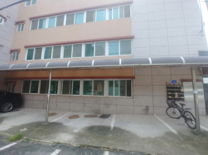 1층 주차장 제시외 비막이시설 모습2