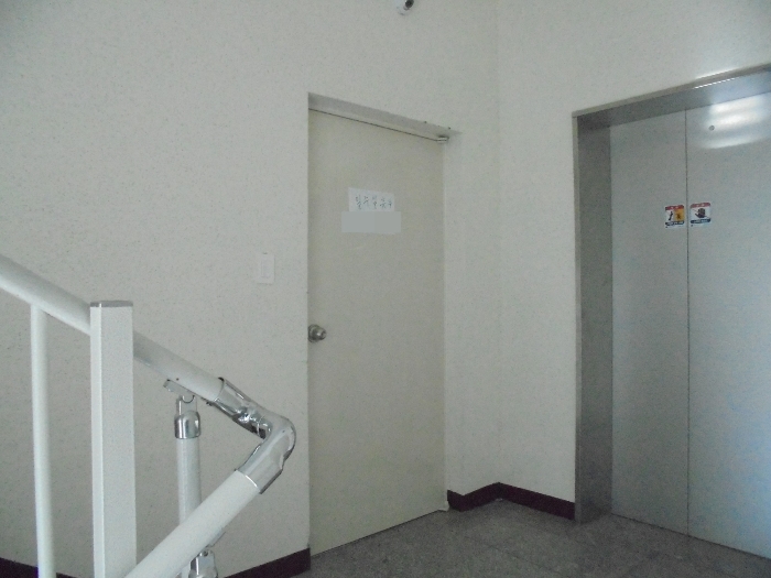 본건 출입구 일부 전경