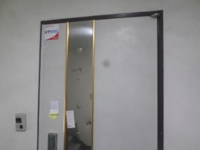 목록2. 1층 101호 출입문