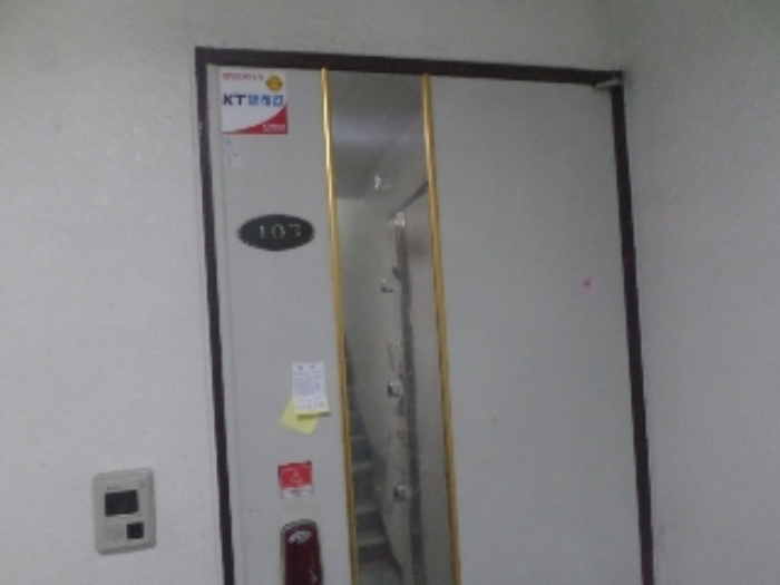 목록2. 1층 103호 출입문