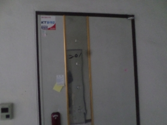 목록2. 2층 201호 출입문