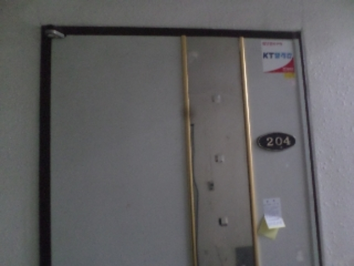 목록2. 2층 204호 출입문