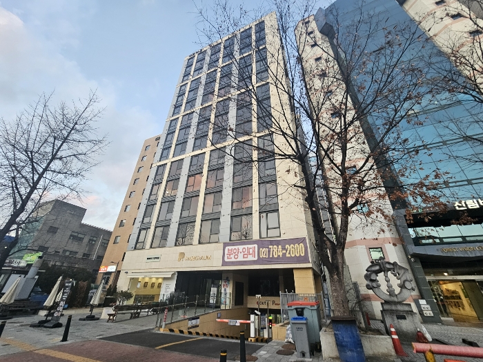 본건 소재 건물 전경