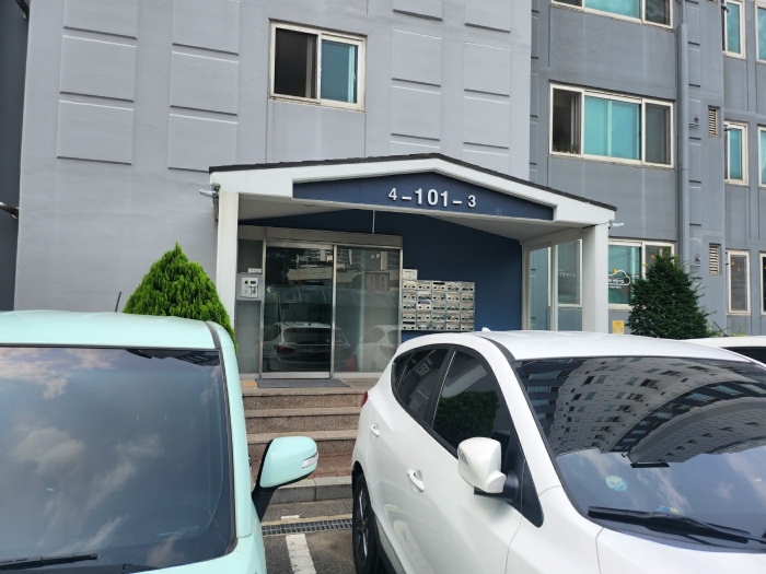 1층 출입구 전경