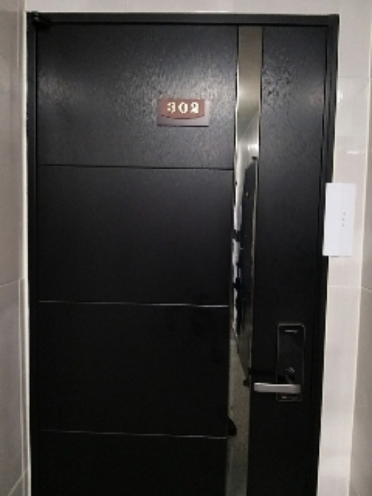 세대출입문[302호]