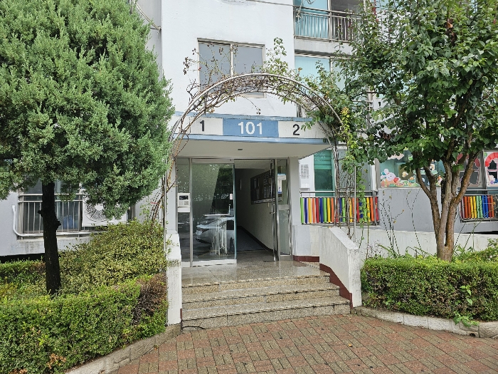 본건 1층 출입구