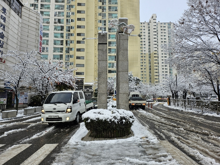 본건이 속한 아파트 단지 정문