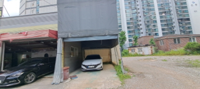 목록2 소재 제시외 천막 주차장 전경