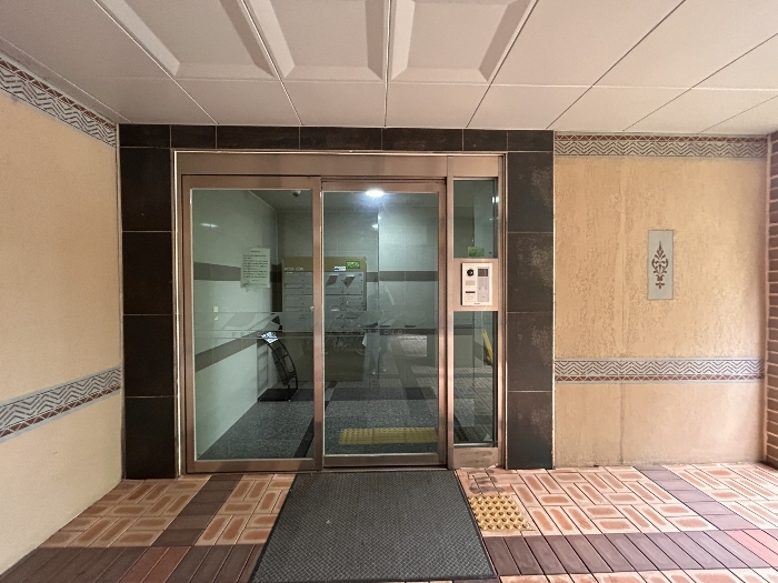 1층 공용 출입구