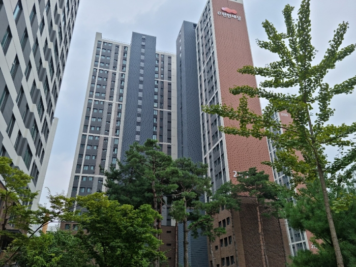 본건 북서측에서 촬영