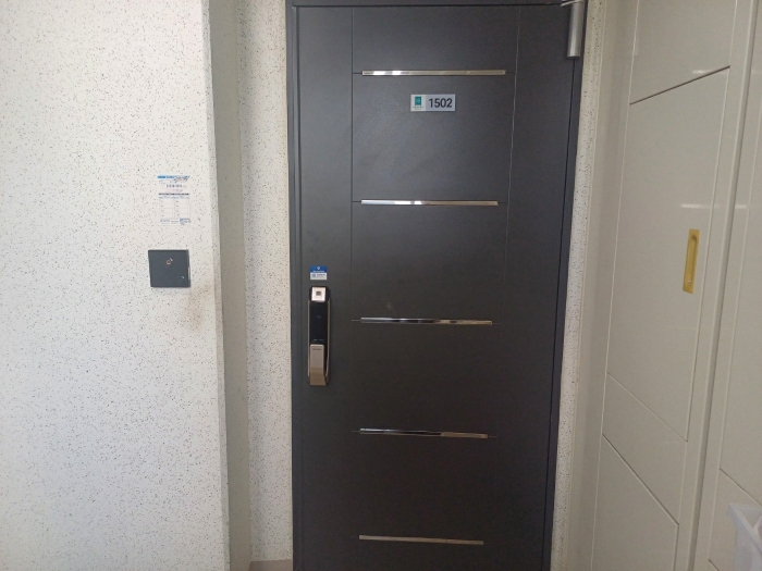 [ 현 관  전 경 ]