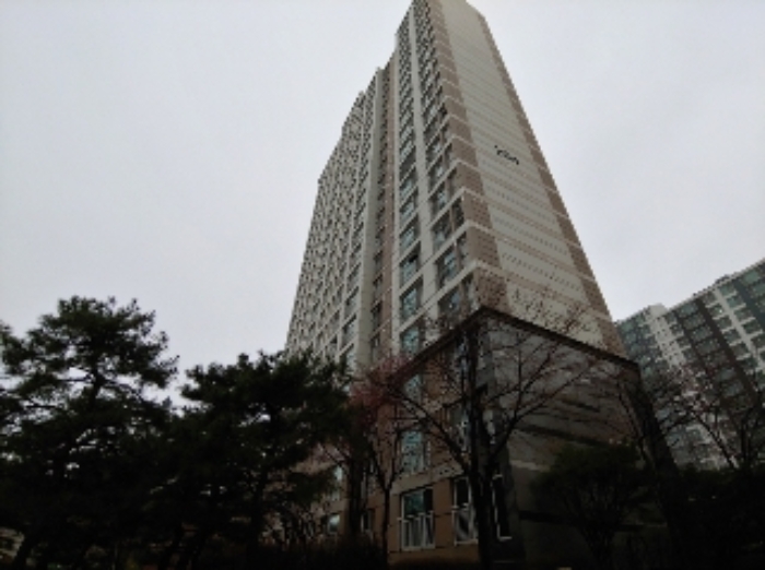 부동산 소재 건물 전경