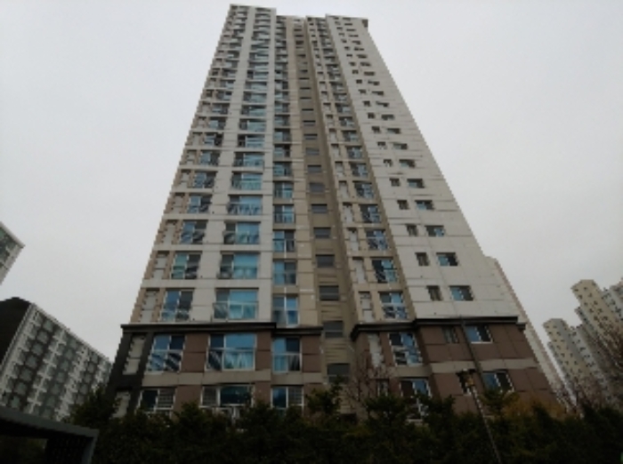 부동산 소재 건물 전경