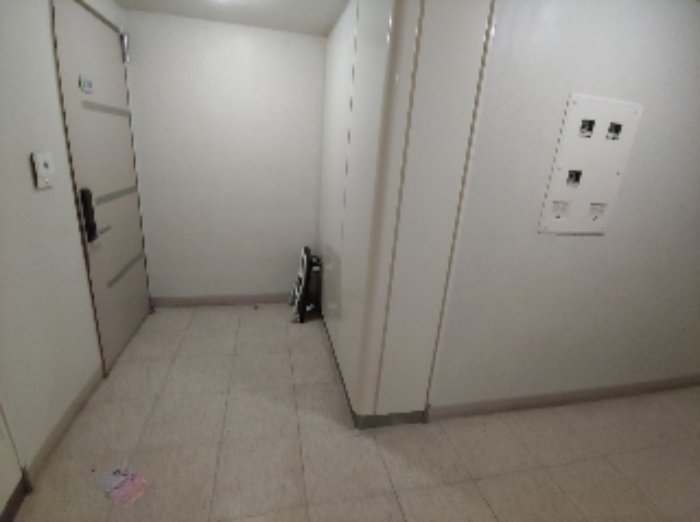 부동산 앞 복도 공간