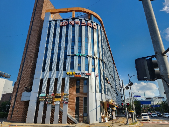 본건이 속한 건물전경