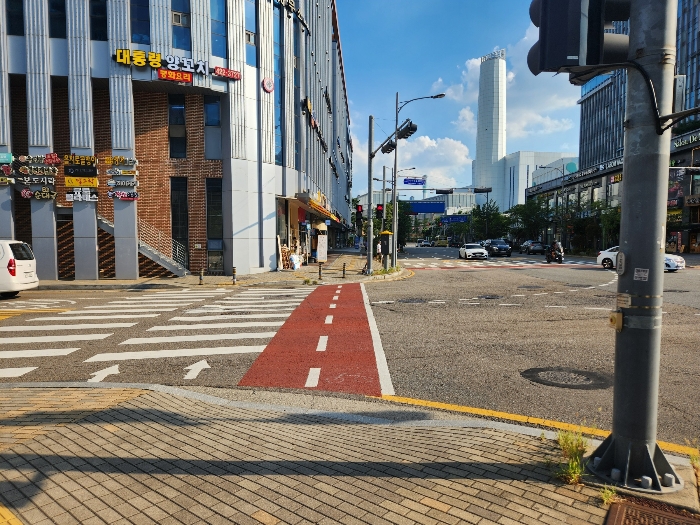 본건이 접한도로(서측)