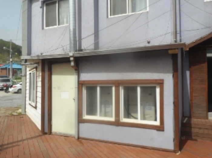 기호 2번과 일체형으로 사용중인 제시외 경량철골조 아스팔트슁글지붕 보일러실(1층소재)