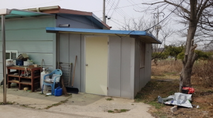 목록4.건물 우측 벽체를 이용하여 지은 제시외 건물