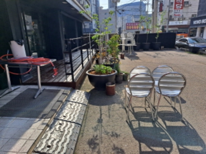 목록 2 북서쪽 1층 포차 앞부분