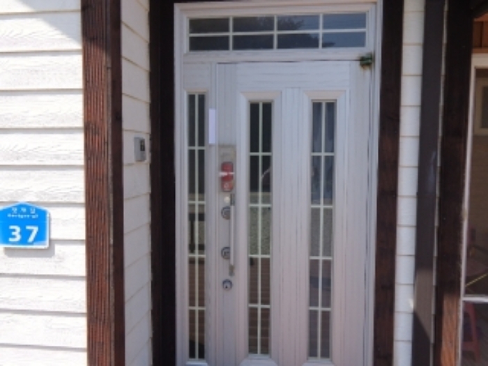 [목록 3] 지상 제시외 건물의 현관 출입문 모습