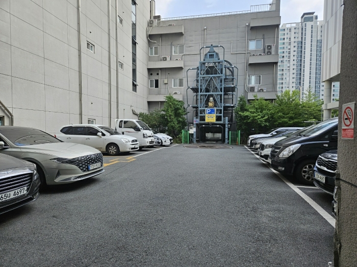 [ 주차장 ]