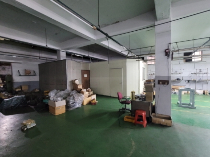 2층 사무실 및 공장 중 1층 공장 내 제시외