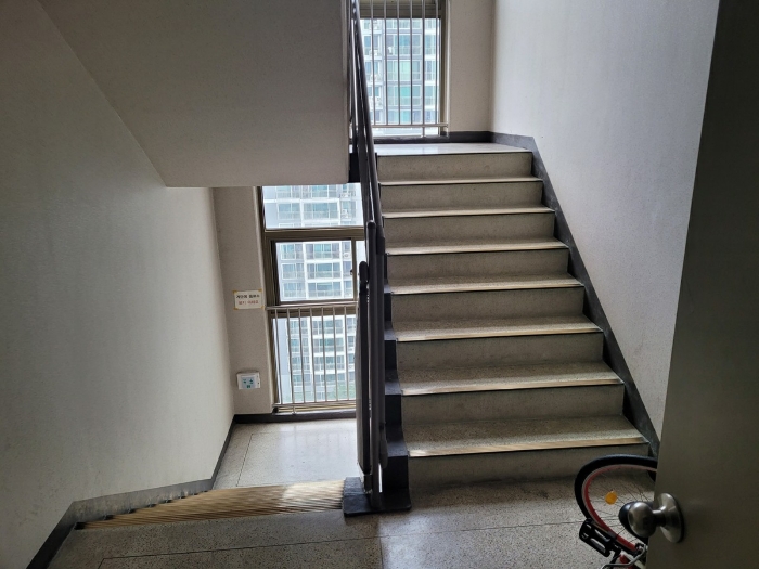 건물동 내 계단실 전경