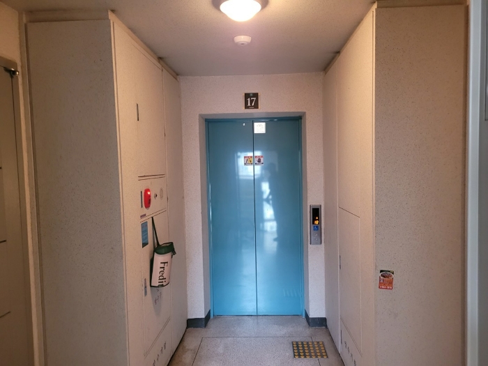 17층 공용부분 및 승강기 전경