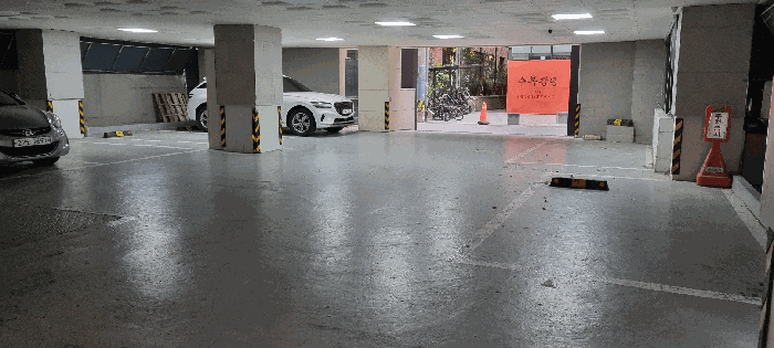 본건 건물1층 주차장