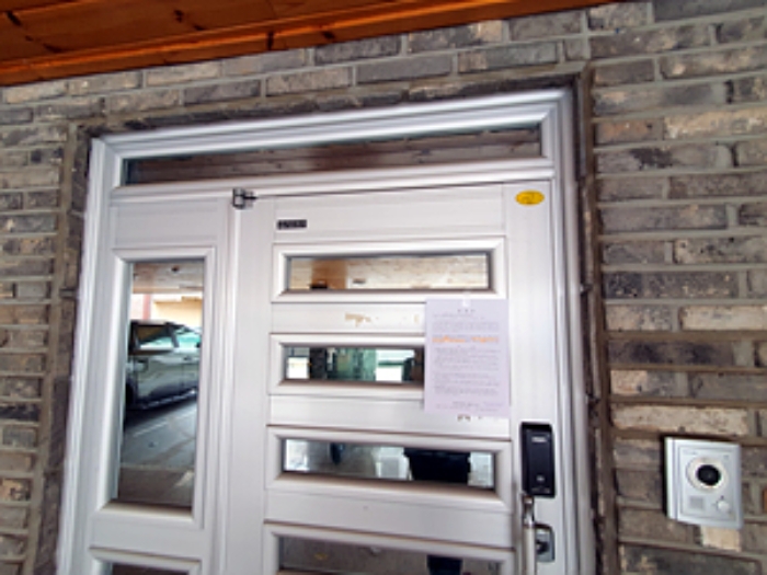 101호, 출입문에 안내문 부착(2023.10/19).