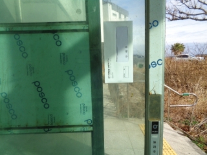 에끌라드 제주 102동 1층 출입구 및 안내문 부착사진