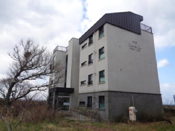 소재지 2,5,8,9,10,11,14,15.(귀덕리 3508,3510,3506-5 에끌라드제주 102동)건물 전경