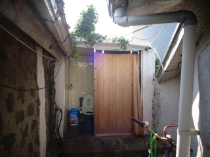 소재지1. 지상 소재지2.(만덕로4길 13-2) 
제시외 건물 화장실