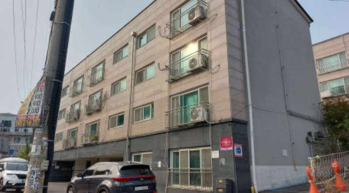 성석동 1002-3 도로에서 가까운 건물 전경