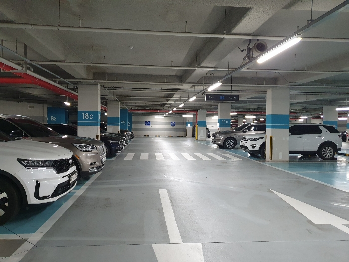 공용 지하주차장 전경