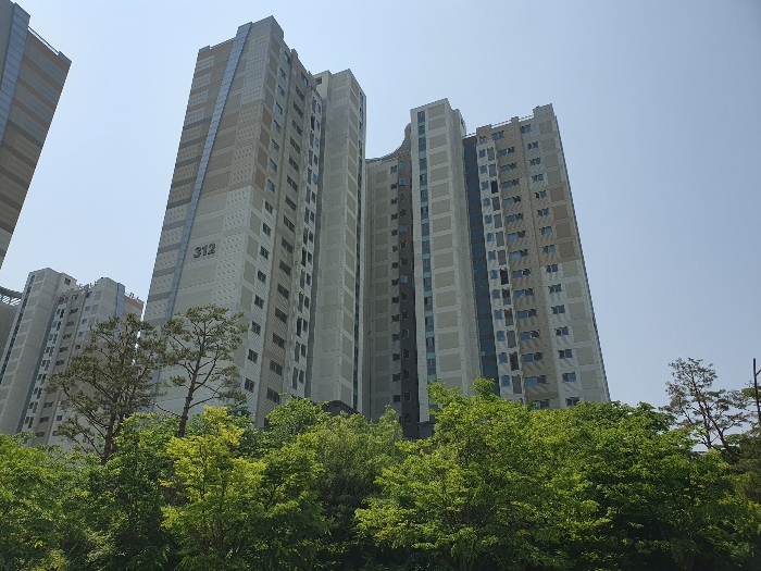 본건 건물 전경-2