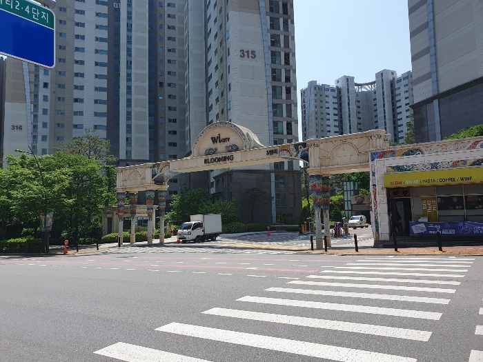 아파트단지 주출입구 전경