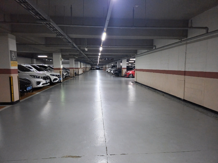 지하주차장 내부