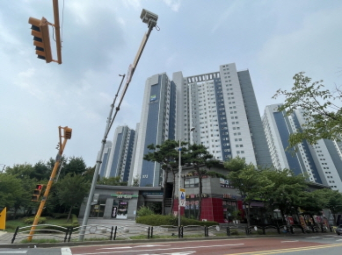 1동 건물의 전경