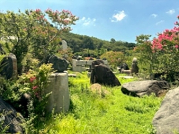 기호1 및 지상 제시외 정원석 등