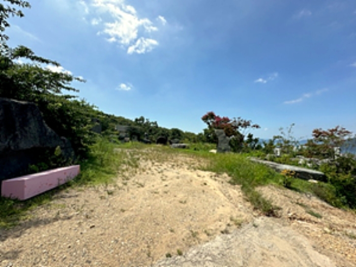 기호2 및 지상 제시외 정원석 등