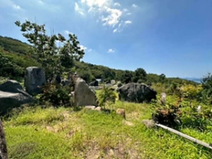 기호2 및 지상 제시외 정원석 등