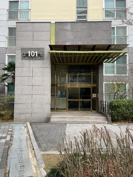 【 본건 공동현관 】