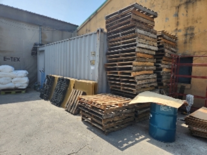 제시외 건물 컨테이너(B동 앞) 전경