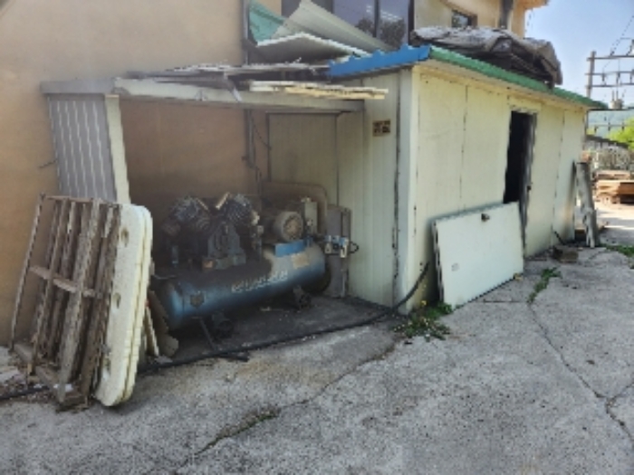 제시외 건물 에어콤푸레사(B동 측면) 전경