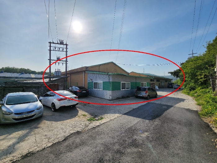 본건 전경(남동측 인근 촬영)