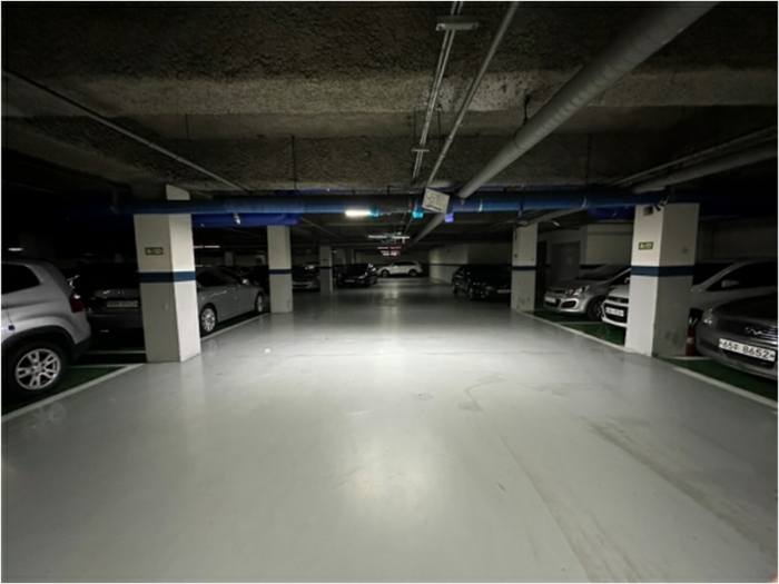 본건 단지내 지하주차장 전경