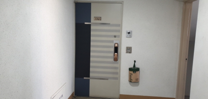 1204호 세대출입문