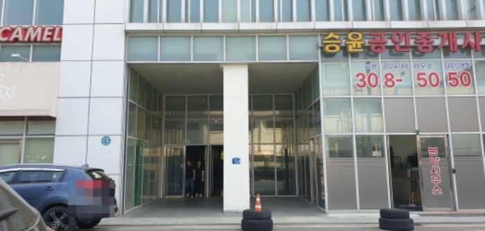 1층 공동출입문