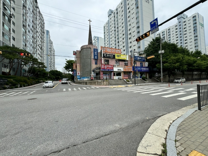 아파트 출입도로